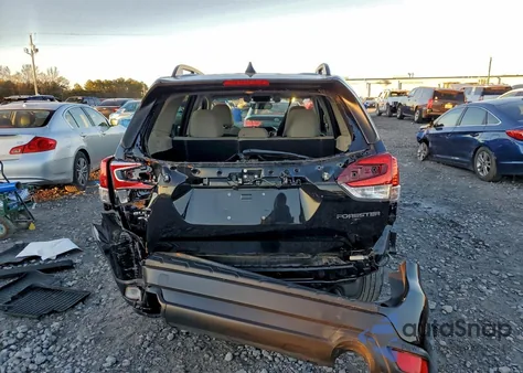 2021 Subaru Forester Premium z USA, uszkodzony, nr VIN JF2SKAFC8MH435805